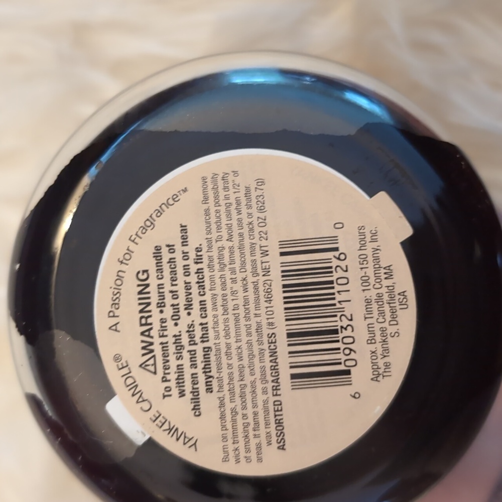 New, Unlit Vintage Yankee Candle Macintosh Spice 22oz Candle Jar - Picture 2 of 3
